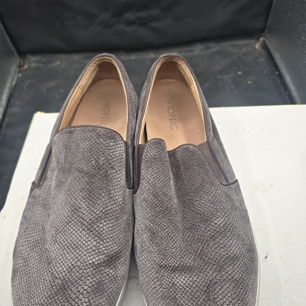 Vionic Men's Snake Pattern‎ Gray Loafers